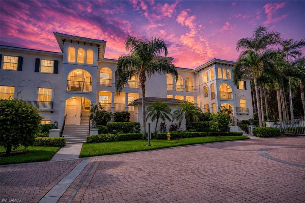 700 Bentwater Cir #103, Naples