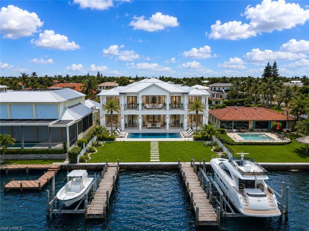 1535 Dolphin Ln, Naples