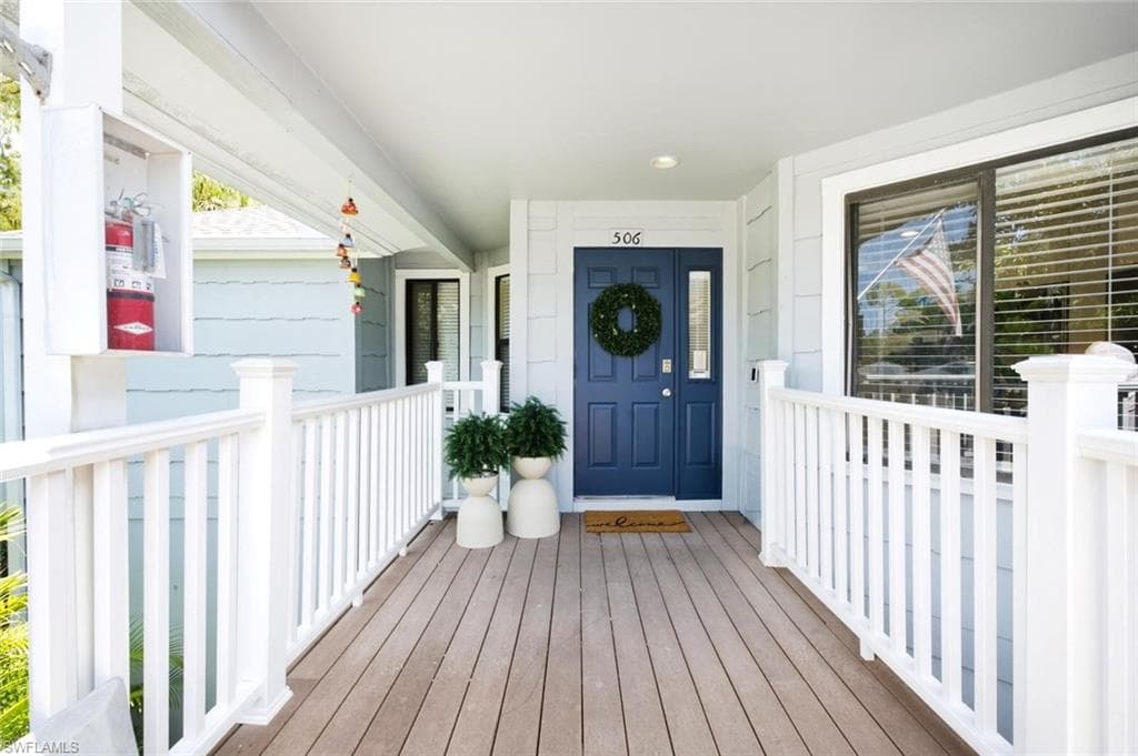 506 Courtside Dr #e201, Naples