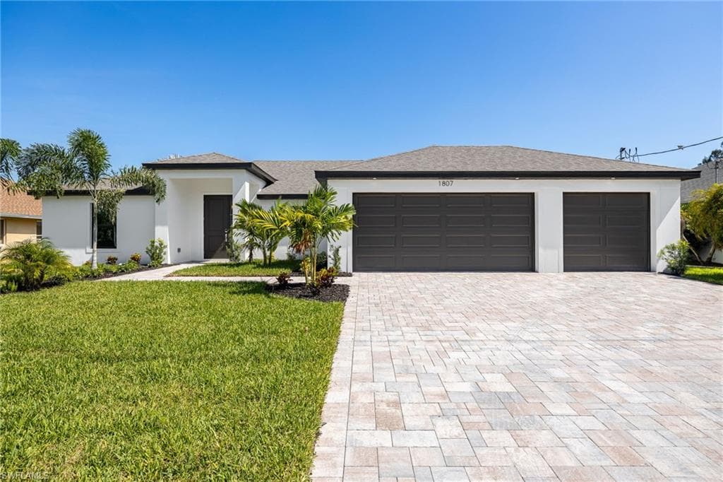 1807 2nd St, Cape Coral