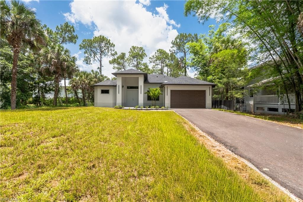 1061 20th Ave, Naples
