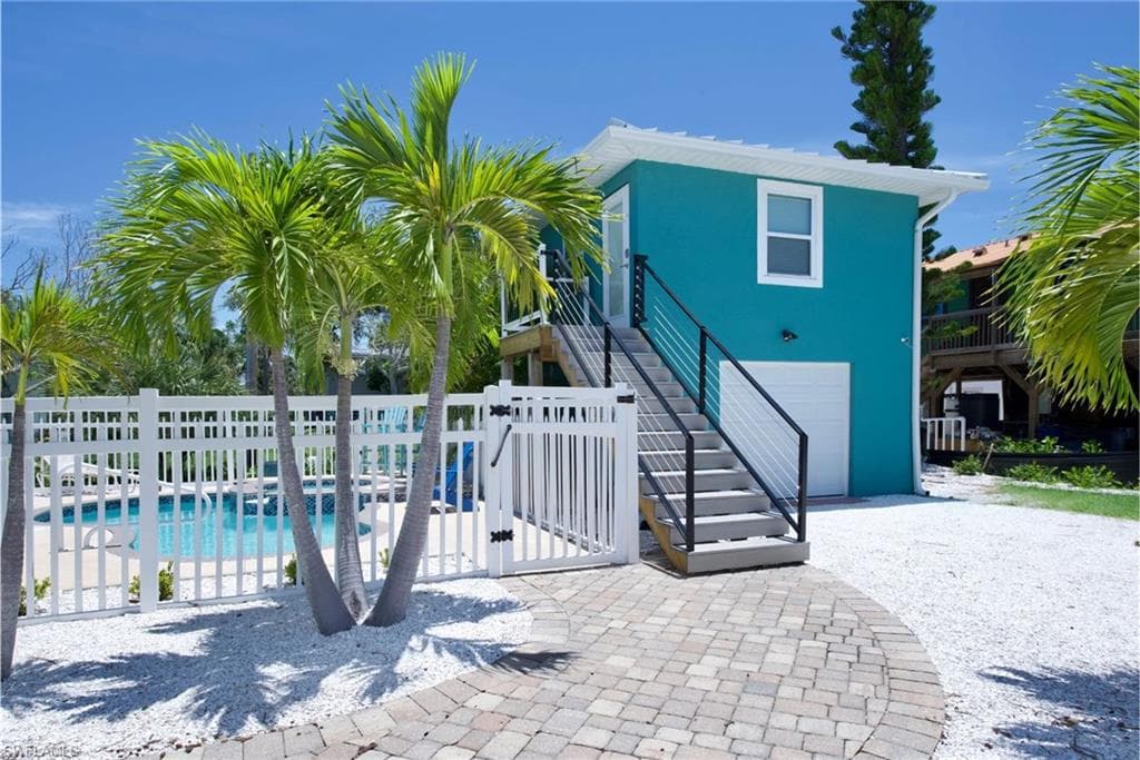 210 Dakota Ave, Fort Myers Beach, photo 3
