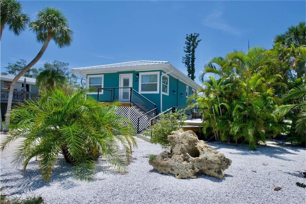 210 Dakota Ave, Fort Myers Beach