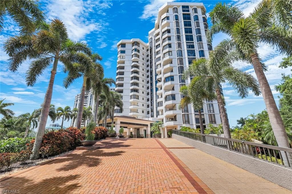 6075 Pelican Bay Blvd #104, Naples
