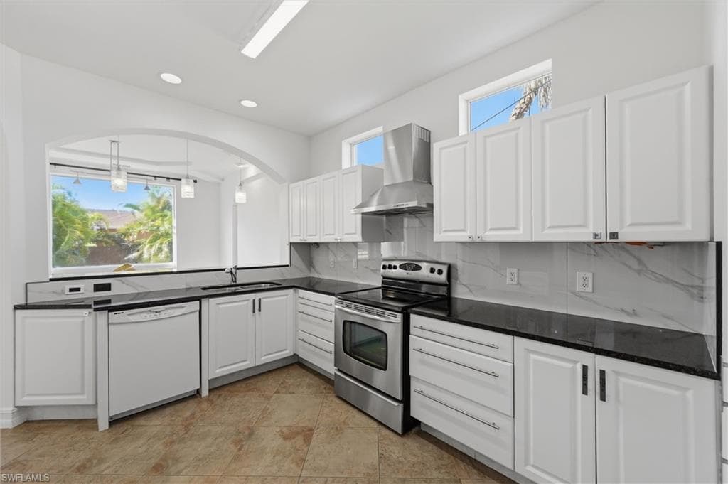 8088 Pennsylvania Blvd, Fort Myers, photo 3