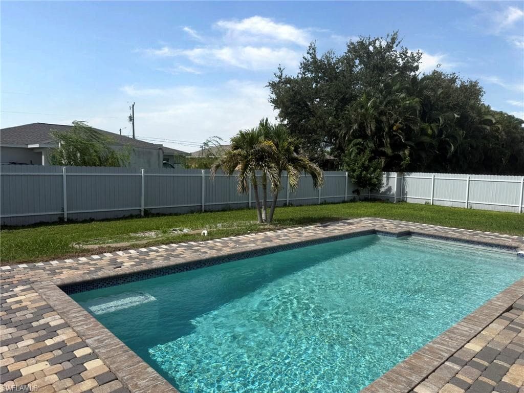 433 1st St, Cape Coral, photo 2