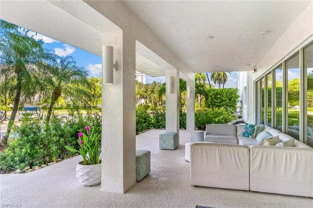 1 Bluebill Ave #108, Naples
