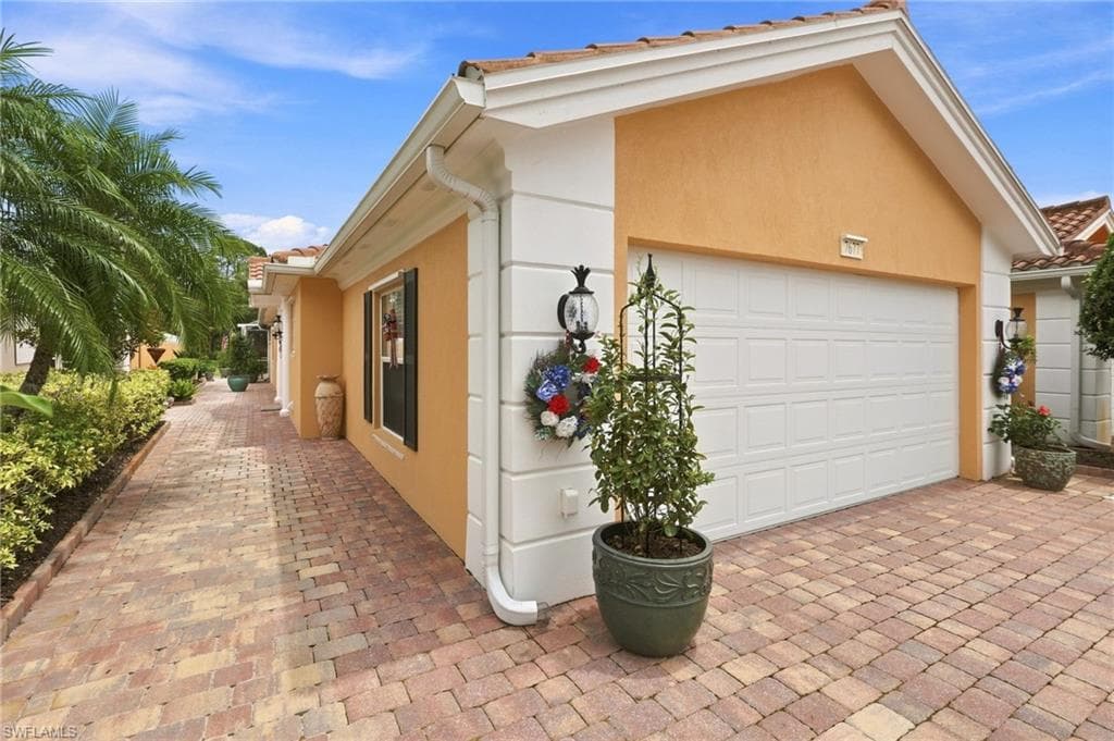 7677 Rozzini Ln, Naples, photo 2