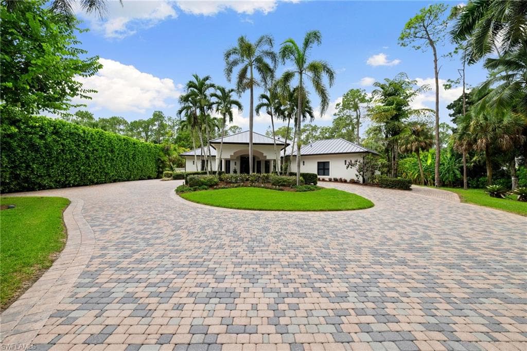 4860 Sycamore Dr, Naples, photo 3