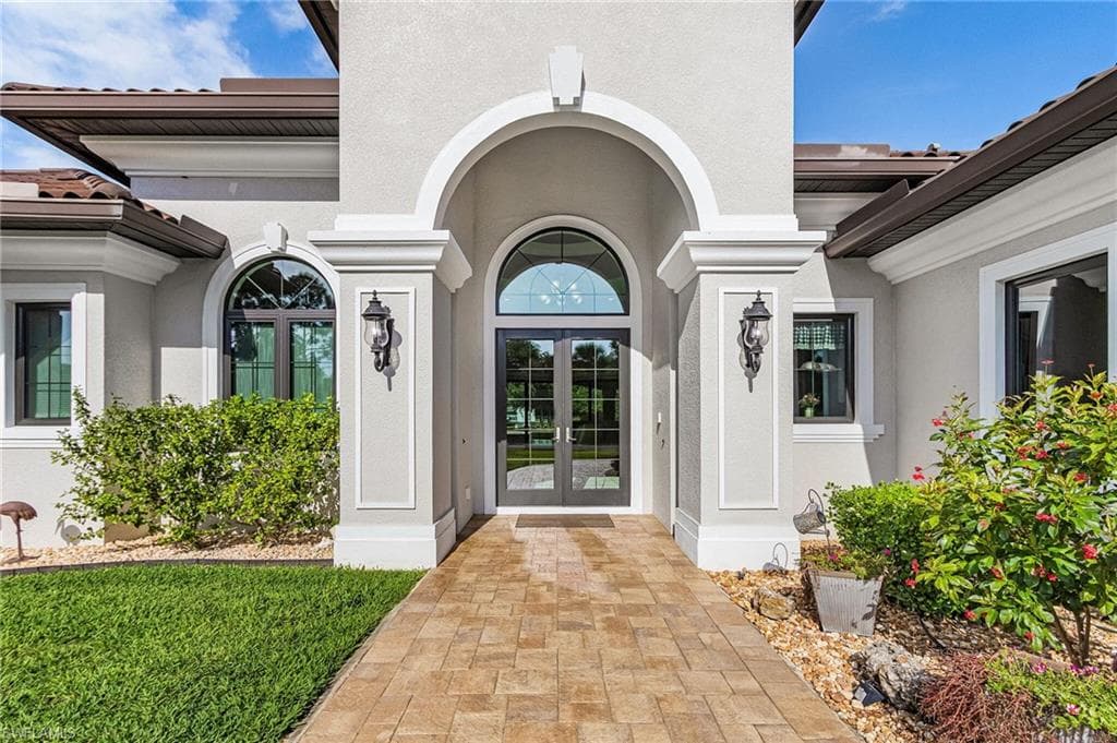 413 Edison Ave, Lehigh Acres, photo 2