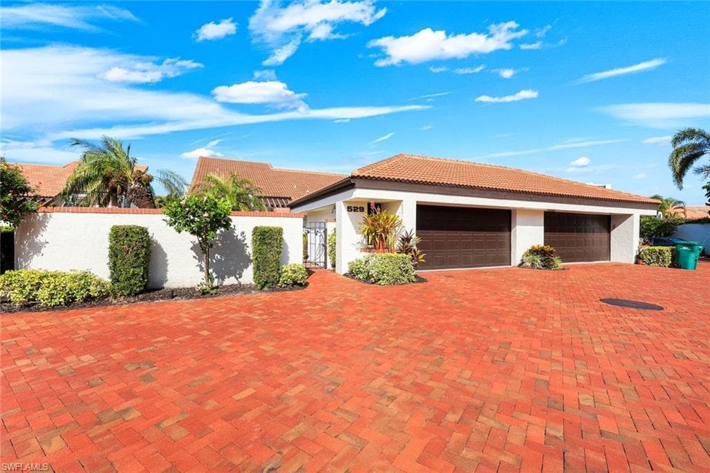 529 Bay Villas Ln, Naples, photo 2