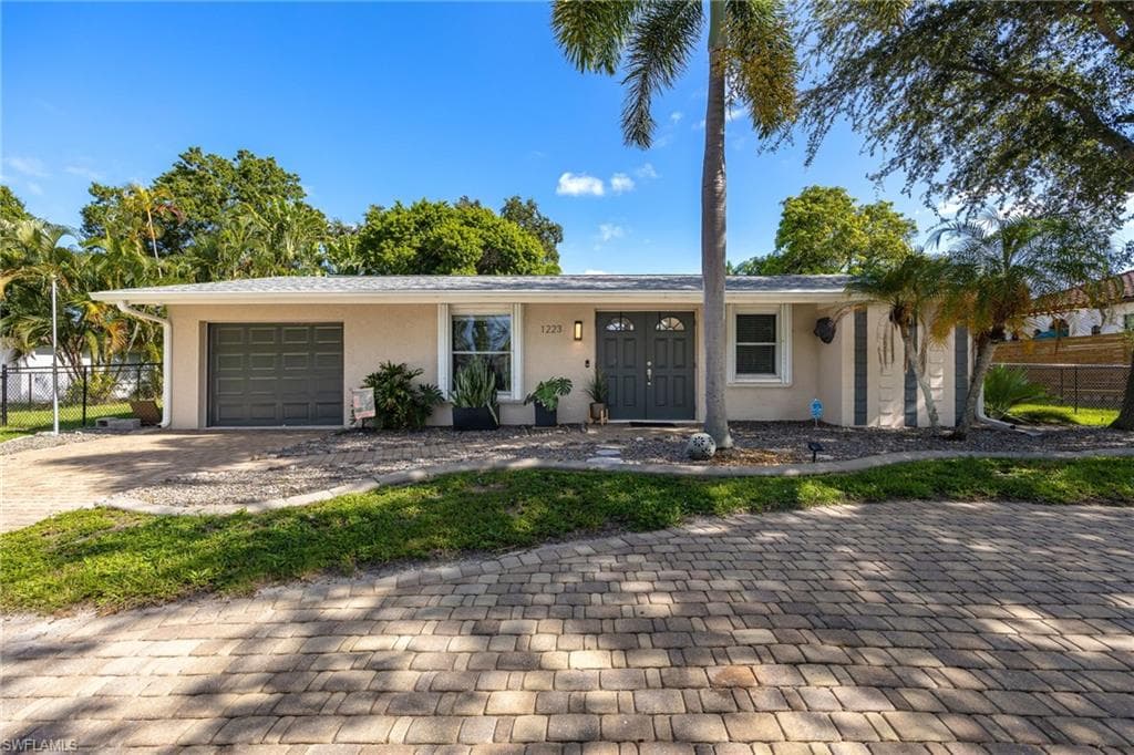 1223 Biltmore Dr, Fort Myers, photo 3