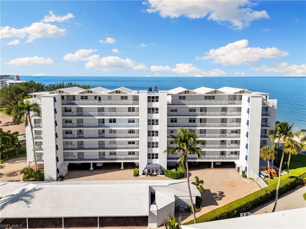 2121 Gulf Shore Blvd #203, Naples, photo 2