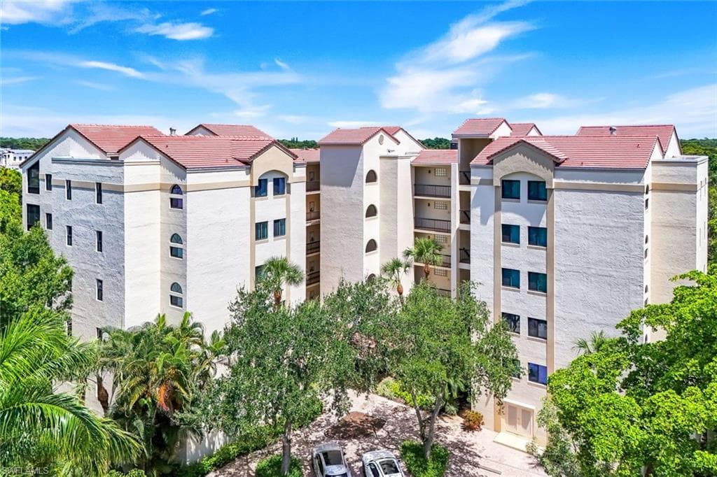 6520 Valen Way #104, Naples