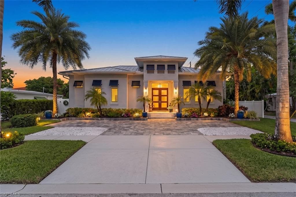 665 10th St, Lake Park
