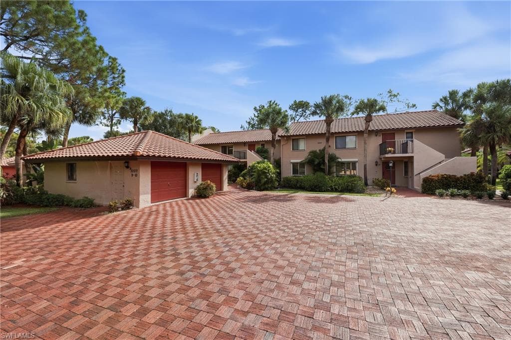 3207 Horse Carriage Way #10, Naples, photo 3