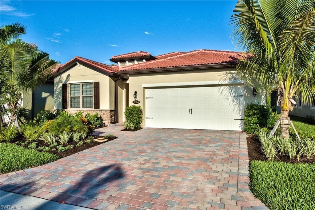 16354 Barclay Ct, Naples