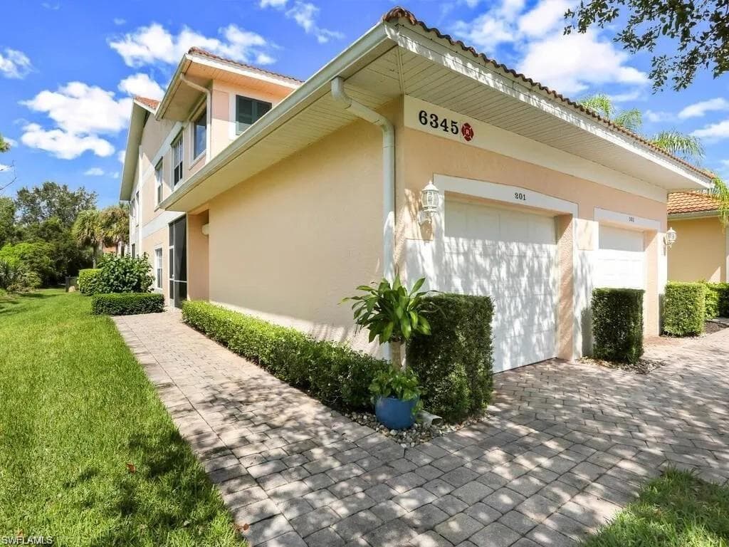 6345 Lexington Ct #201, Naples, photo 2