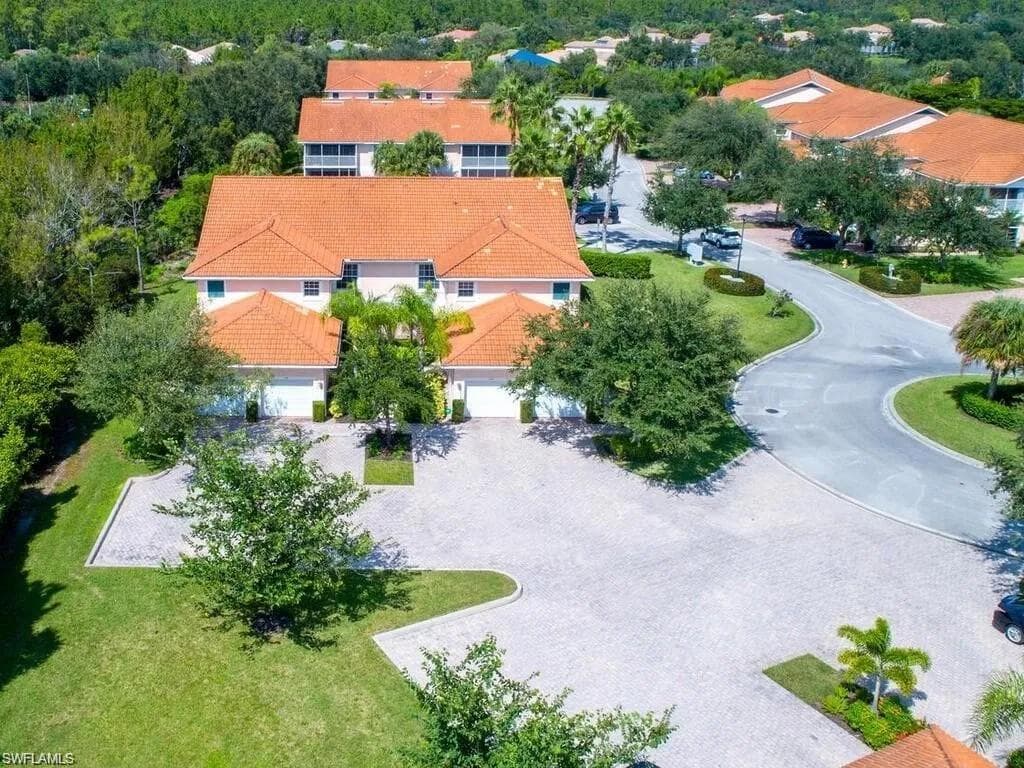 6345 Lexington Ct #201, Naples
