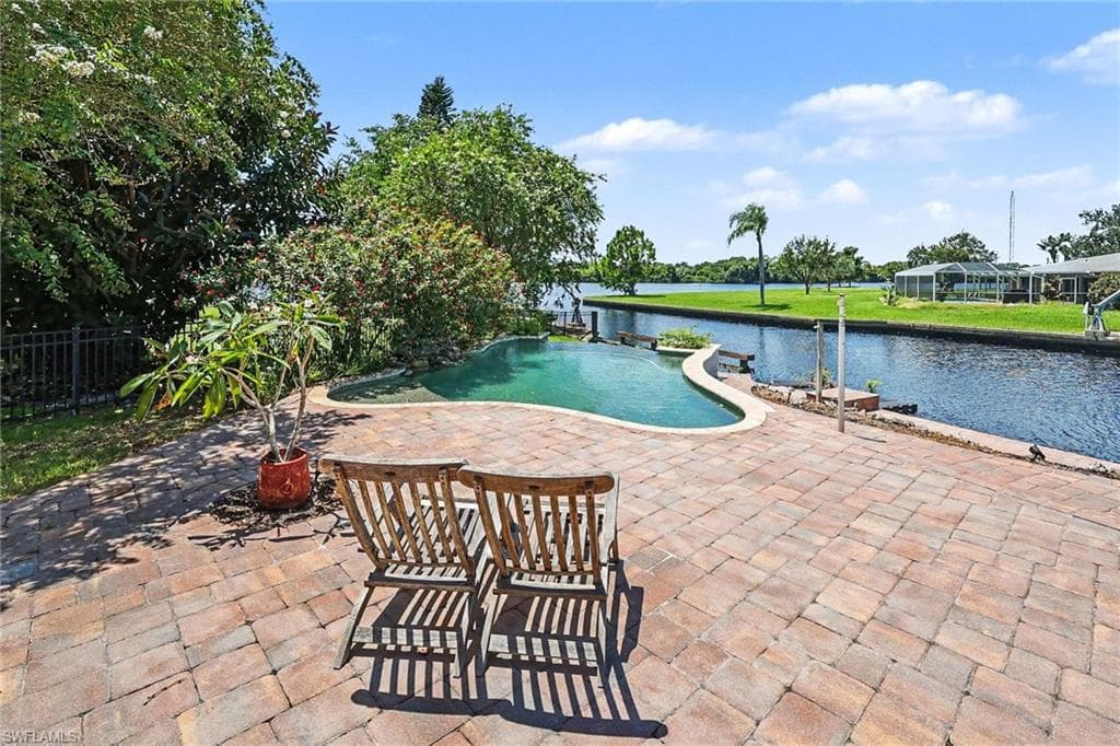 18071 Traverse Dr, Alva, photo 2