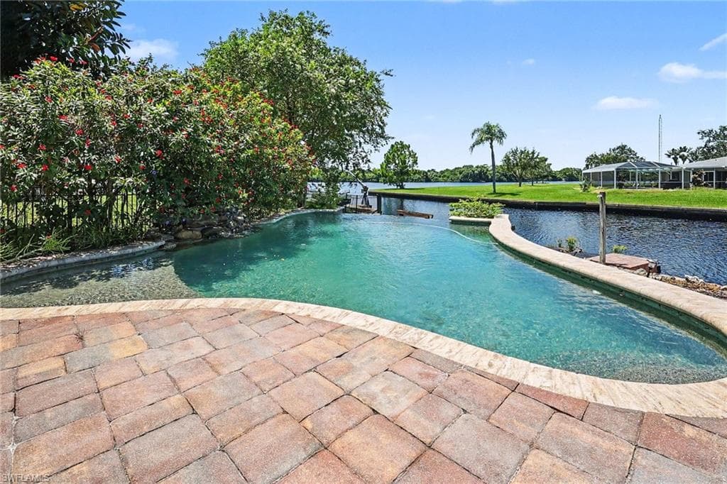 18071 Traverse Dr, Alva, photo 3