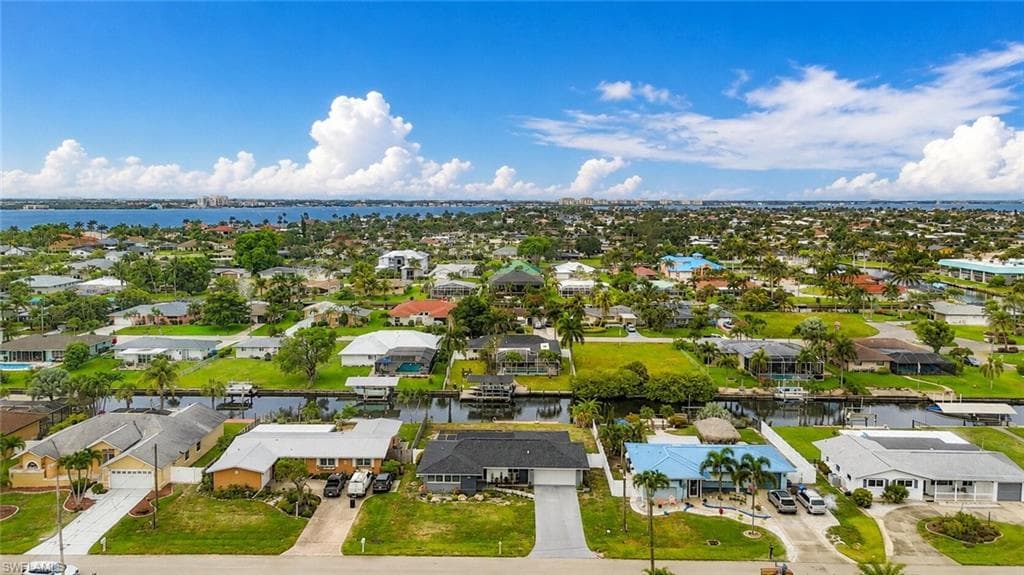 1428 Vendome Ct, Cape Coral, photo 2