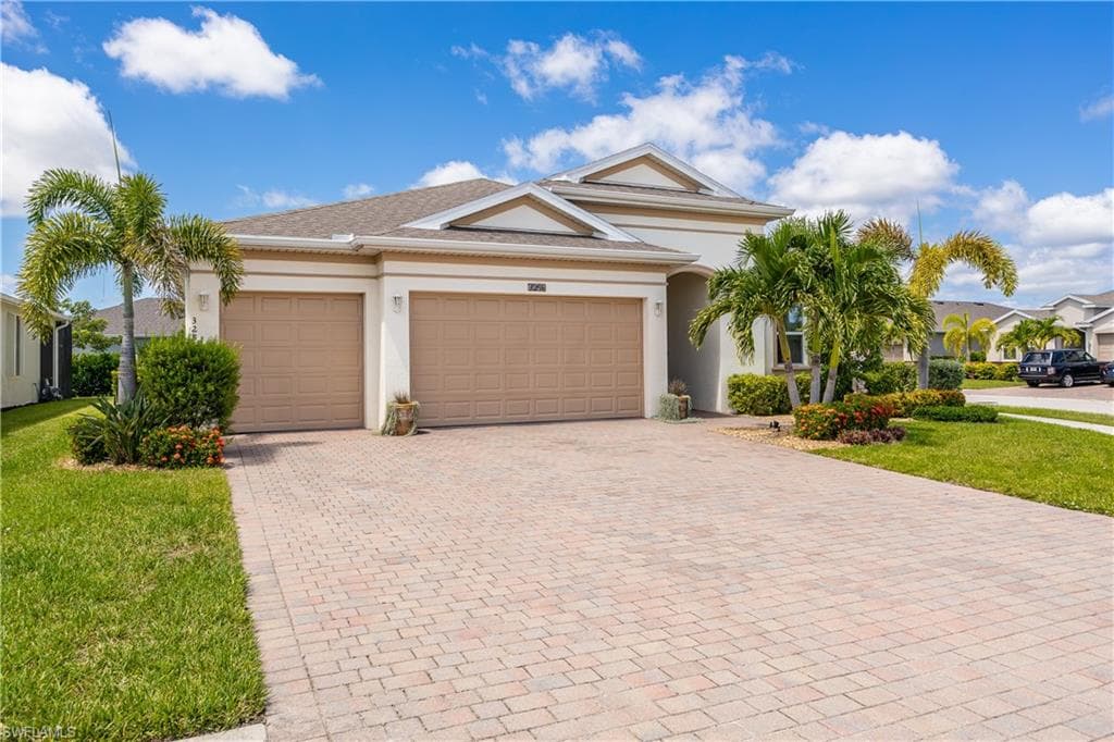 3286 Baravaldo Cir, Cape Coral, photo 3