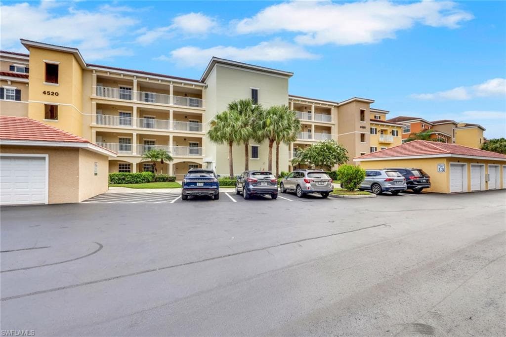 4520 Botanical Place Cir #204, Naples