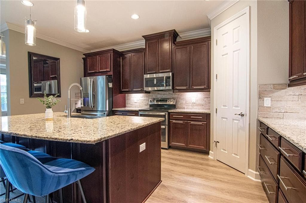 2705 Lambay Ct, Cape Coral, photo 2