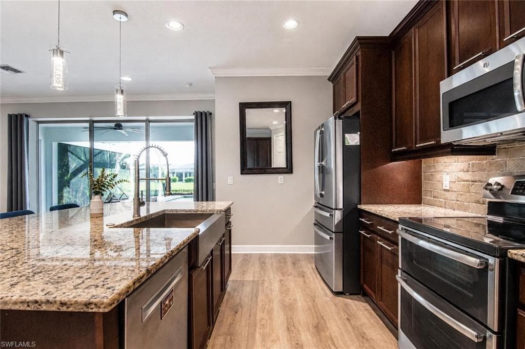 2705 Lambay Ct, Cape Coral, photo 3