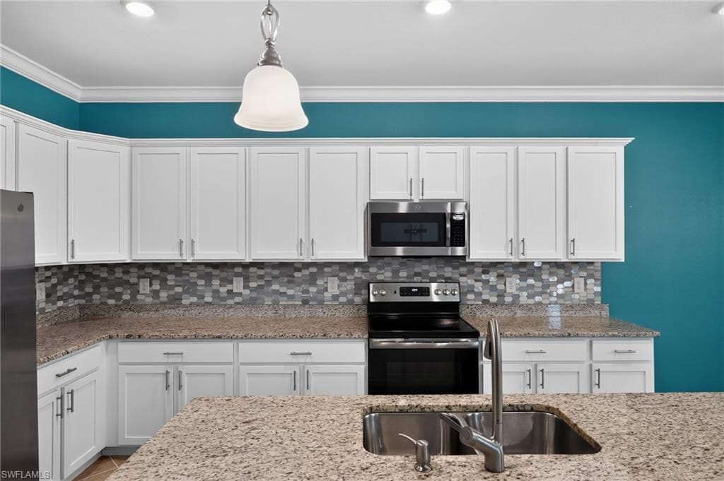 4295 Bluegrass Dr, Fort Myers, photo 3