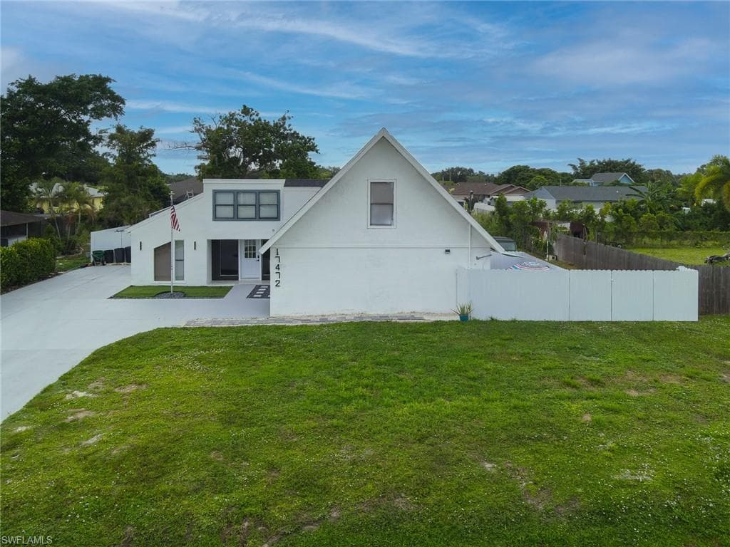 17472 Phlox Dr, Fort Myers
