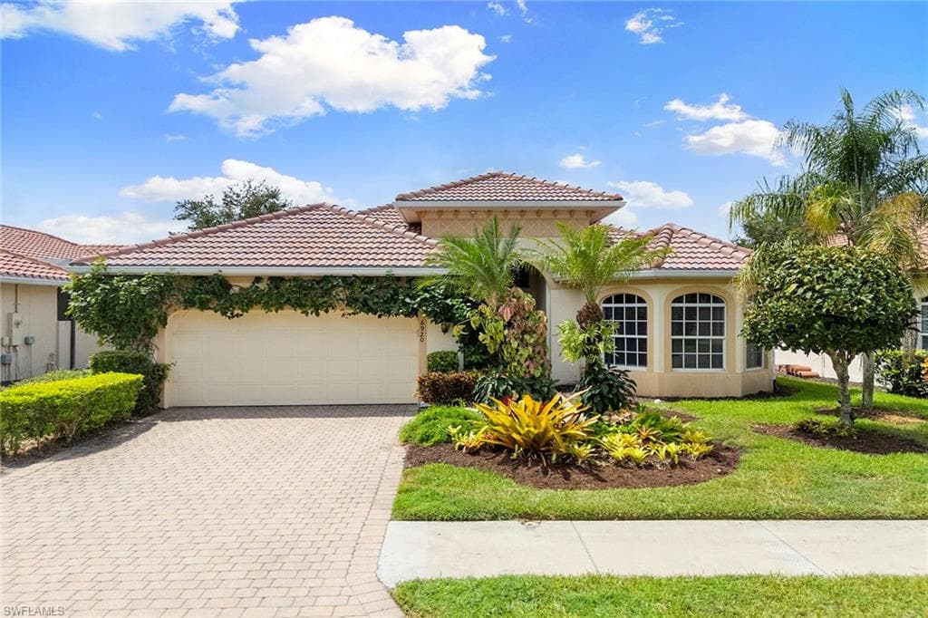 6920 Bent Grass Dr, Naples