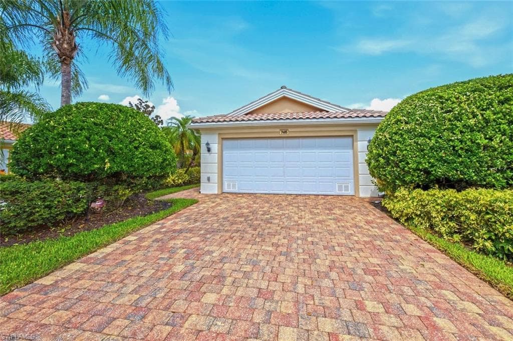 7405 Emilia Ln, Naples