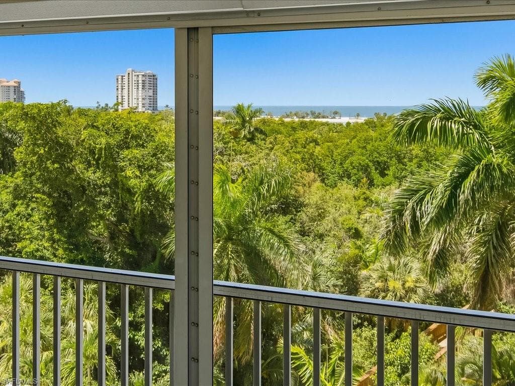 5550 Heron Point Dr #402, Naples