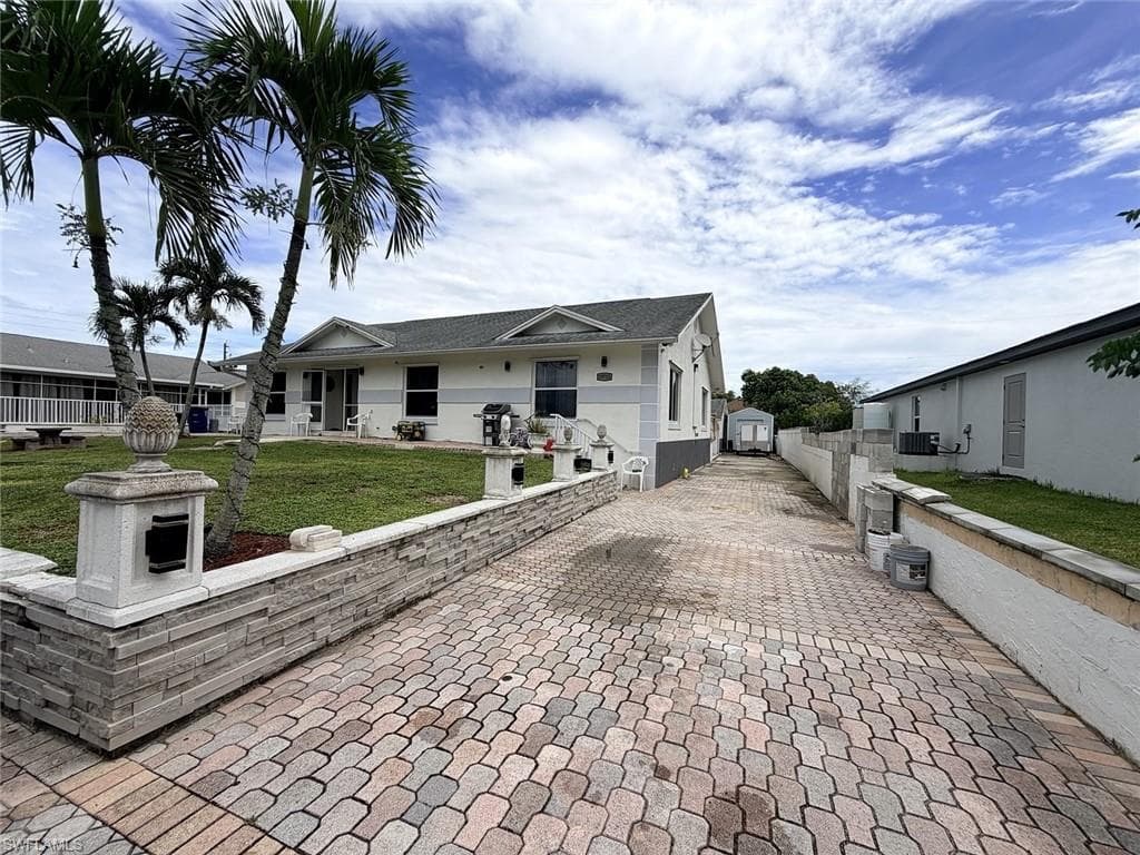 19751 Adams Rd, Fort Myers, photo 3