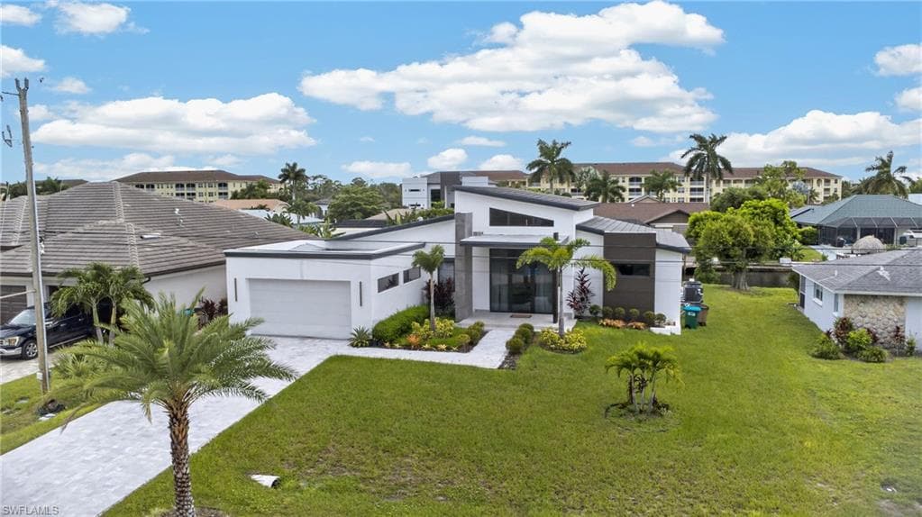 1882 Coral Point Dr, Cape Coral, photo 2