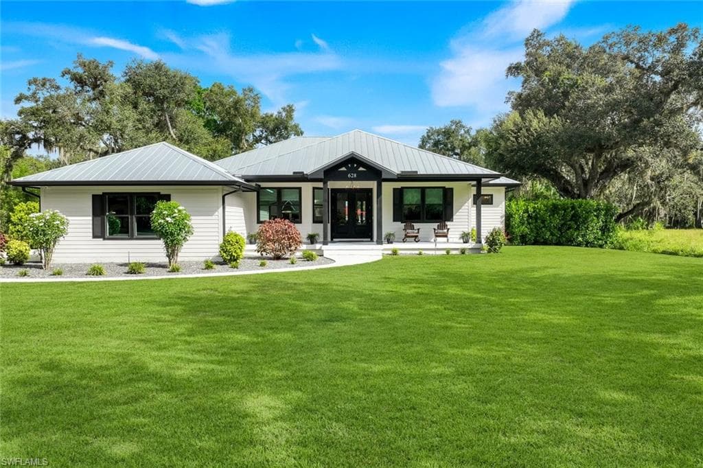 628 Harbor Dr, Labelle, photo 2