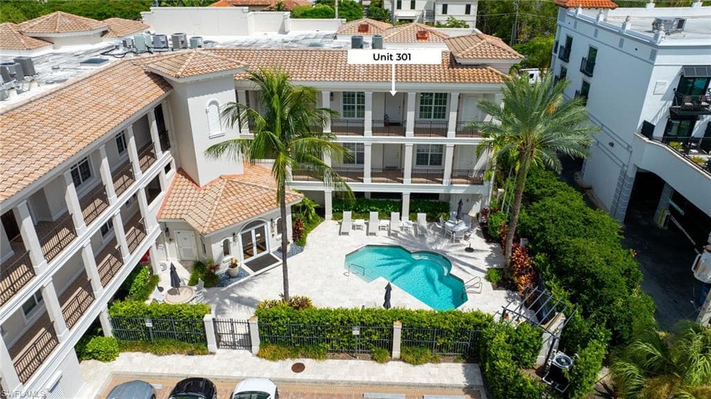 411 6th St #301, Naples, photo 2