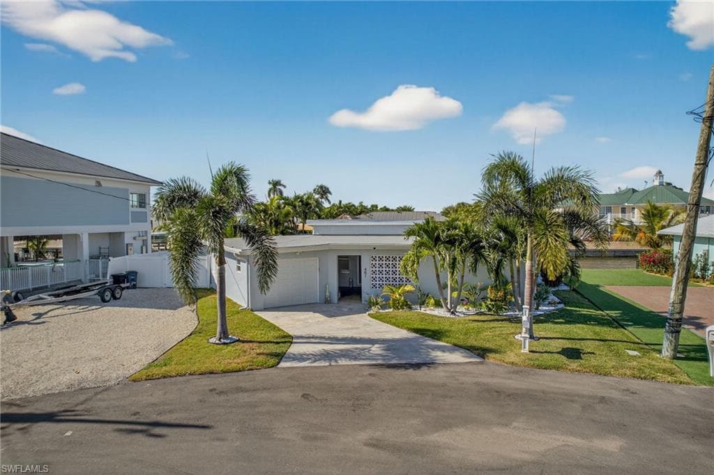 467 Madison Ct, Fort Myers Beach, photo 3