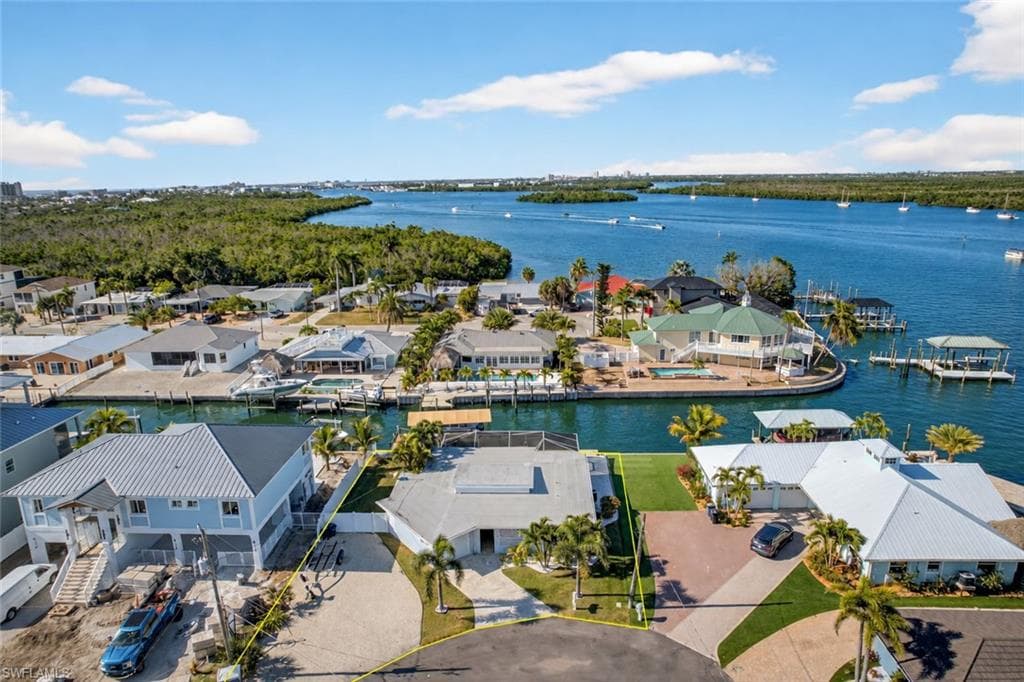467 Madison Ct, Fort Myers Beach