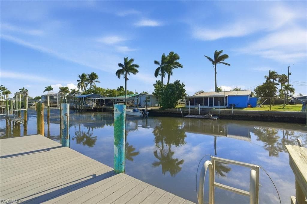 2607 Bayshore Dr, Matlacha