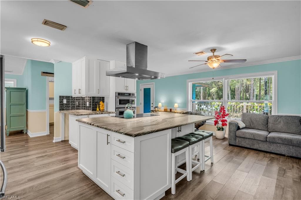 6061 Golden Oaks Ln, Naples, photo 2