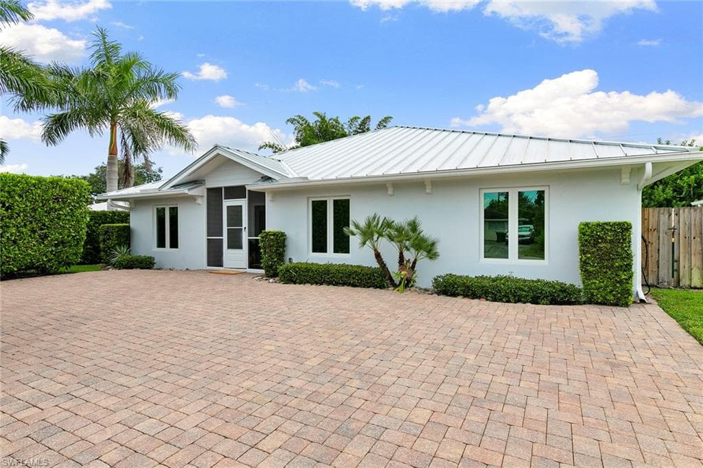 1128 Hilltop Dr, Naples