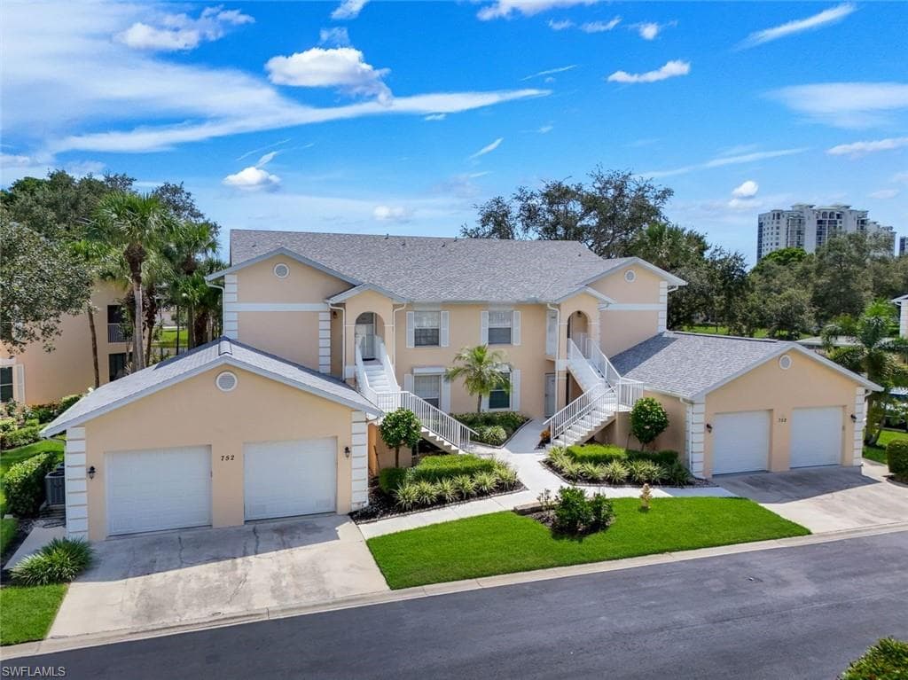 752 Wiggins Lake Dr #201, Naples