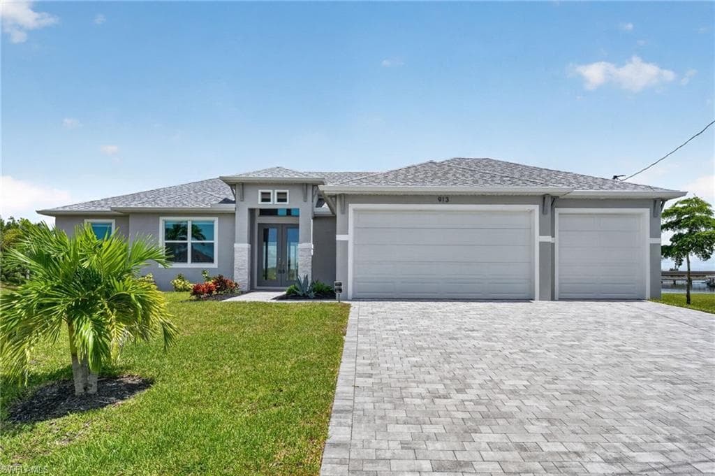 913 33rd Pl, Cape Coral