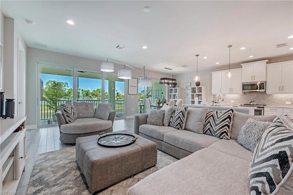 2555 Seychelles Dr #407, Naples, photo 3