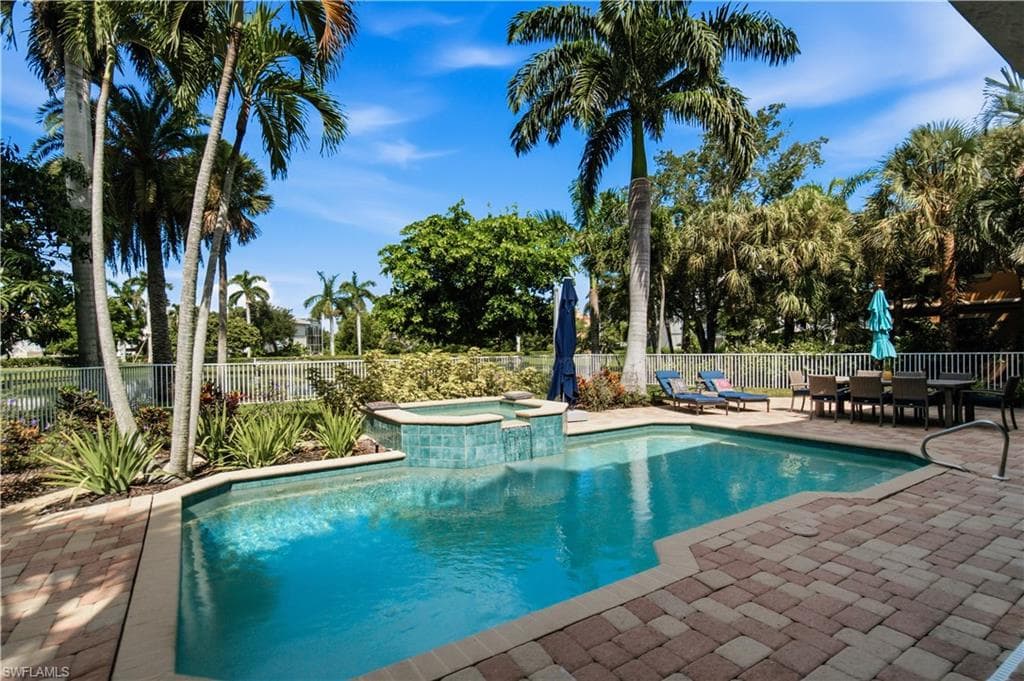 207 San Mateo Dr, Bonita Springs, photo 3