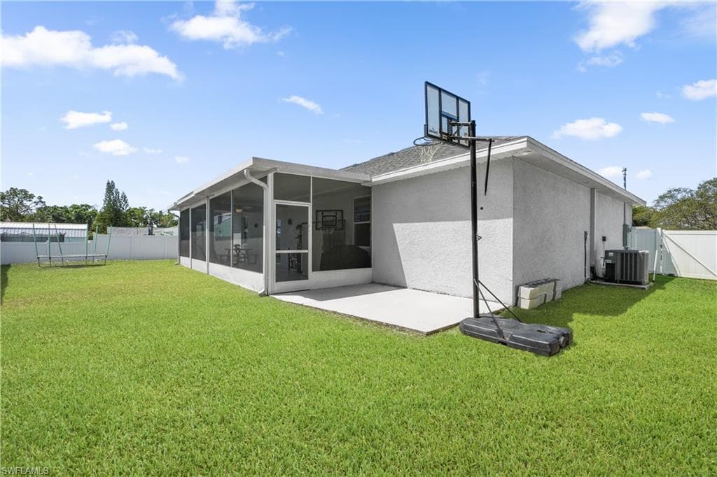27257 Pinecrest Ln, Bonita Springs, photo 3