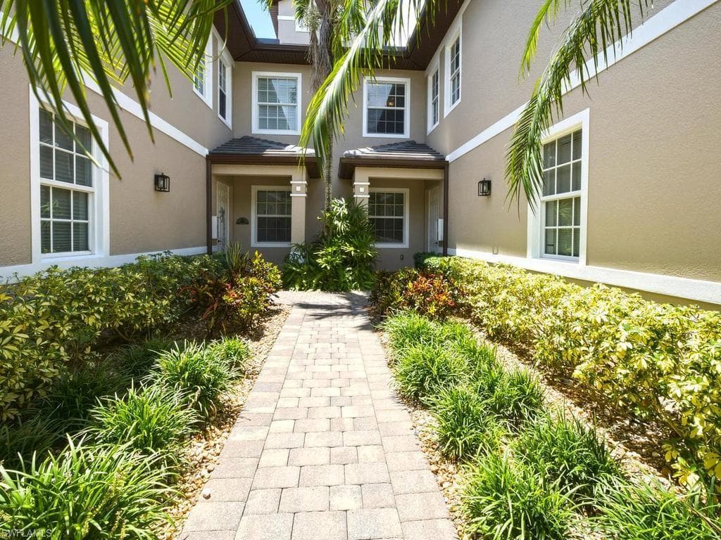 7877 Hawthorne Dr #102, Naples, photo 3